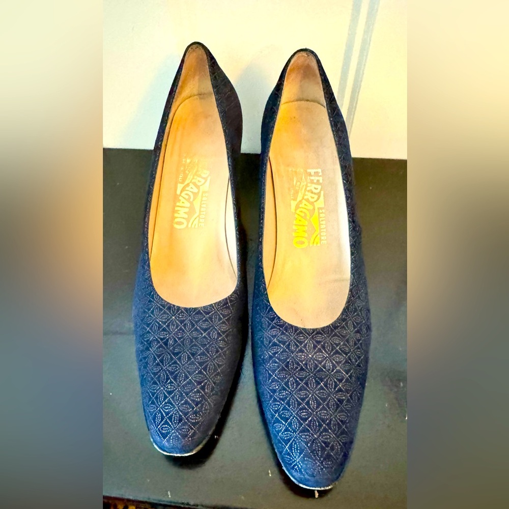 FERRAGAMO Vintage Navy with gold thread heels.  Size 8.5 AAAA